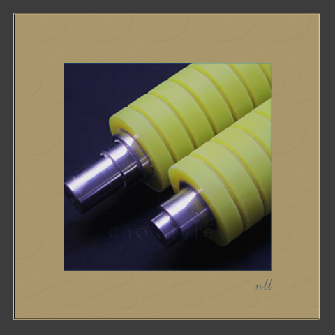 Elastomer rollers for cutting sealing machine